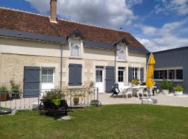 Les Ormeaux, guest house in Oisly