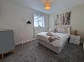 Charming 2 BedRoom Tredegar Gem. Sleeps 4