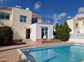 Mandria, 3 bed with pool, hotel in Mandria