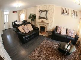 Luxurious Bedworth Exhall, House, self-catering accommodation in Exhall