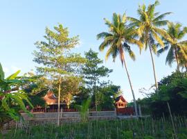 Angler Homestay & Joglo, habitació en una casa particular a Soprayan