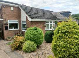 Stunning Views Peaceful Split Level Bungalow, holiday home in Sutton in Ashfield
