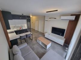 H&E Sea view 2-Bedroom Apt Qerret, παραλιακή κατοικία σε Golem