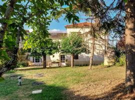 Petit Est - Eco Cottage in large private garden near Saint-Emilion, villa i Blasimon