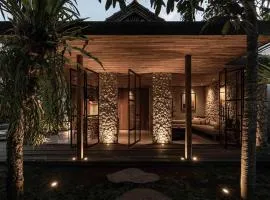 OLA HOUSE Uluwatu Bespoke 2 BR with Salt Water Pool 10 minutes to Best Beaches