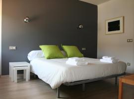 Hostal Totsompops, hotel v mestu Colera