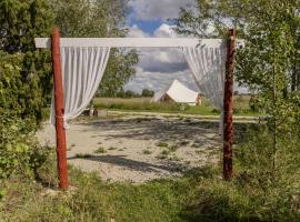 Niiduveere glämping, hotel v destinaci Viru-Nigula