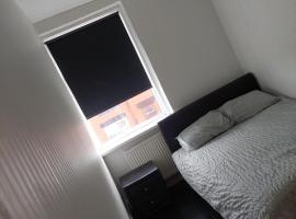 Double room, cheap hotel in Lees