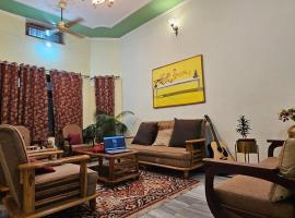 4BHK Shruti Home Stay, hótel í Varanasi