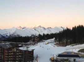 Arcs 1800: 5/6 people Ski Studio view Mont Blanc