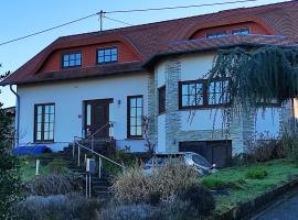 Ferienwohnung am Zweitälerweg, hotel i Weiskirchen