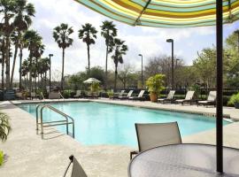 Embassy Suites by Hilton Orlando Airport、オーランドのホテル