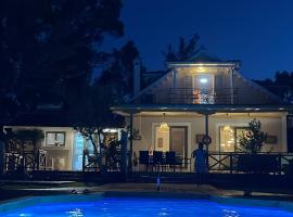 Villa Ermis with private pool by Lefkadastay: Lefkada şehrinde bir ucuz otel