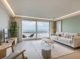 Pleasant apartment with frontal sea view