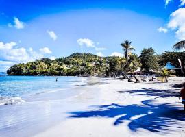 L'amour à la plage...vue mer exceptionnelle !, alojamento para férias em Les Trois-Îlets