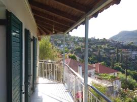 Old House with fantastic view, povoljni hotel u gradu 'Mavrommátion'