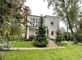 Beautiful villa with garden in Milanówek