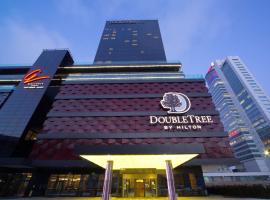 DoubleTree by Hilton Minsk, hotel cerca de Stantsiya Belorus', Minsk