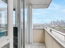 London City View apartment short walk to Tower Bridge, Free Car Parking, hotel near Shadwell Tube Station, London