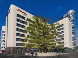 Hampton By Hilton Frankfurt Airport: Frankfurt am Main şehrinde bir otel