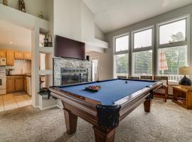 Near Big Boulder Mtn! Home with Fireplace and Games, hotel en Lake Harmony