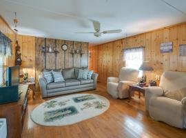 Satsuma Vacation Rental with Dunns Creek Access, dovolenkový dom v destinácii Satsuma