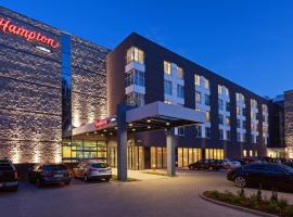 Hampton by Hilton Warsaw Airport, מלון ליד שדה התעופה ורשה פרדריק שופן - WAW, 