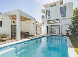 4 bedrooms steps from the beach Cabarete, cottage in Cabarete