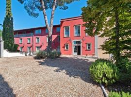 Modern Holiday Home in Rignano sull'Arno with Swimming Pool, hotel v mestu Rignano sullʼArno