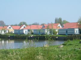 House with dishwasher, 19 km from Hoorn, hotel sa Andijk