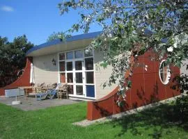 Bungalow in 's-Gravenzande with Nautical Charm