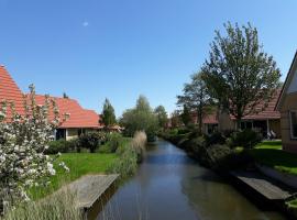 Holiday Home with jetty, 19 km from Hoorn, хотел в Andijk