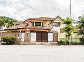 Family House at Wangsa Maju with Private Pool: Kuala Lumpur'da bir tatil evi