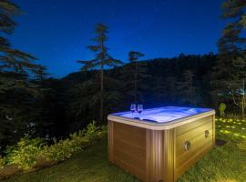 StayVista at Pine Estate with Outdoor Jacuzzi, hotel in Shimla