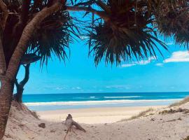 20 Steps - Beachfront Home - Stunning & Stylish - North of Byron, ξενοδοχείο σε New Brighton