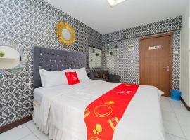 RedLiving Apartemen Cinere Resort - Gold Room, hotel perto de Hidden Paradise, Gandul