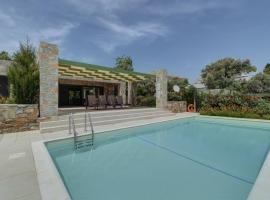 Ouzo Stone House 1 with private pool, vakantiewoning aan het strand in Plomarion