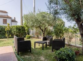 Casa Vacanza Rocchetti with Parking&Garden!, viešbutis su vietomis automobiliams mieste Porkaris