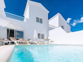 Casa Lolalo - Modern Villa with pool, 15min walk to Marina Rubicón