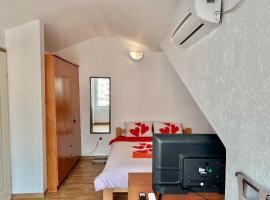 Homestay Mark - DOUBLE BED ROOM - shared bathroom