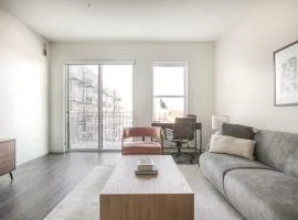 Elmhurst 1br w lounge pool gym nr Metra CHI-863