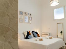Modern Stone Apartment in the Heart of Bari, resort en Bari
