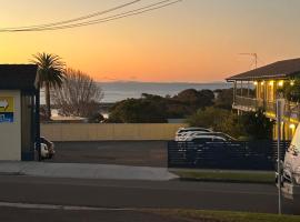 Holiday Lodge Motor Inn, motel ở Narooma