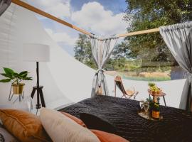 Golden Glamping nad Narwią, hotell i Lubiel Stary