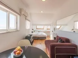 Bright Studio Apartment in Alfama, Lisbon, Historic Heart & Great Views - TTL99