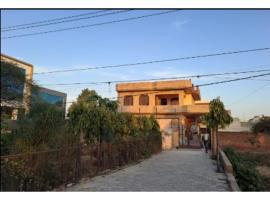 Yogi Villa, Mathura, casa per le vacanze a Mathura