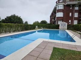 C03A02 Apartamento con piscina y garaje, alojamento para férias em Cicero