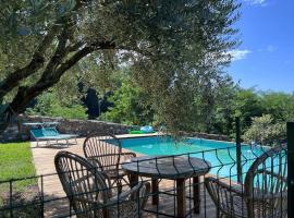 Podere il Giardino - Casa vacanza in casale tipico toscano, con parco e piscina - Lucca, hótel í Loppeglia