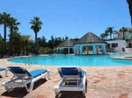 Tulio 2 Bedroom Luxury Apartment located in Encosta Do Lago