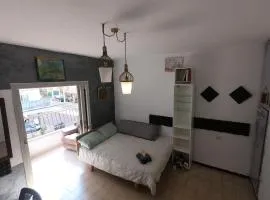 Cozy room with balcony near TLV